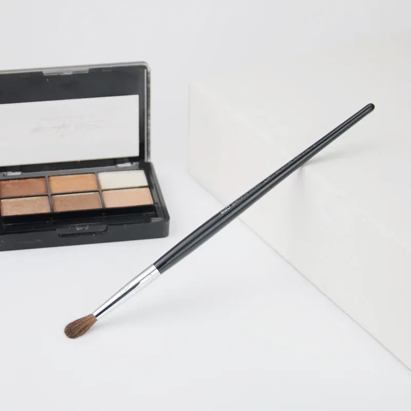 1 piece Pro Precision Crease Makeup brushes Eyeshadow #17 Make up brush Detail Eye Base shadow wood handle cosmetic tools