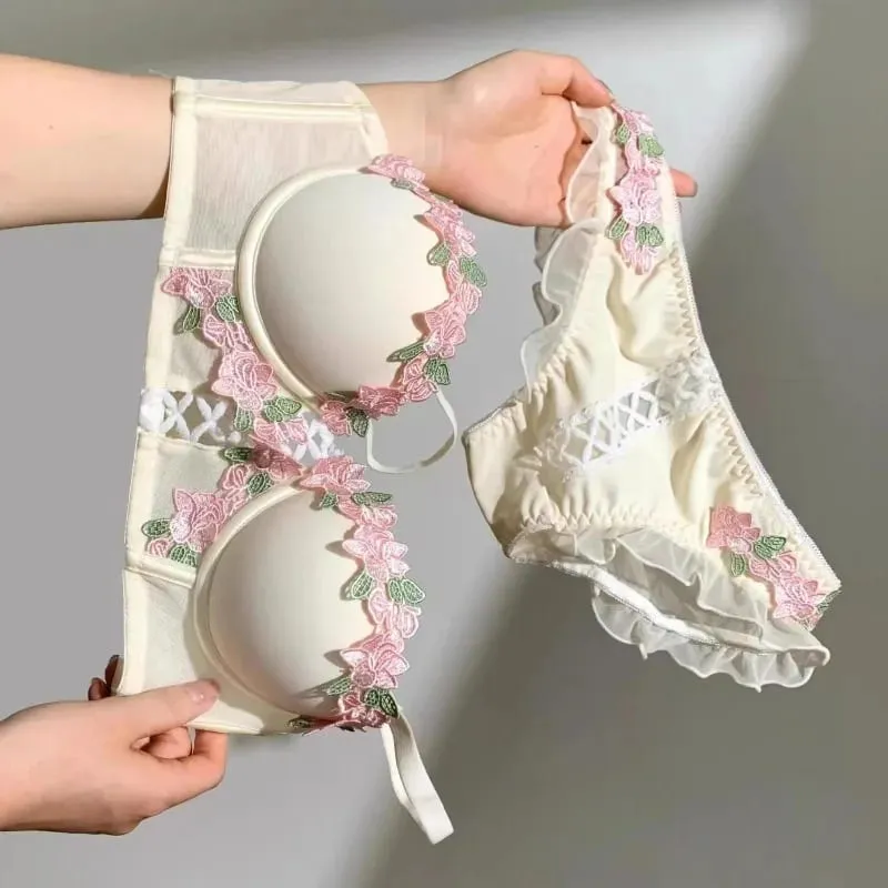 Victorian Underwear Set - Delicate Cream Bralette with Floral Stitch Retro Sweetheart Neckline for Petite Bust Elegance — image 4
