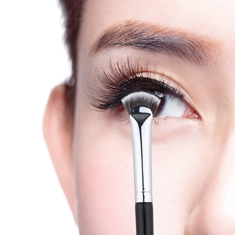 Brosse à cils en forme d'éventail, douce, sans perte, professionnelle, pour maquillage, Mascara, surligneur, poudre, outil de taches, 1 pièce