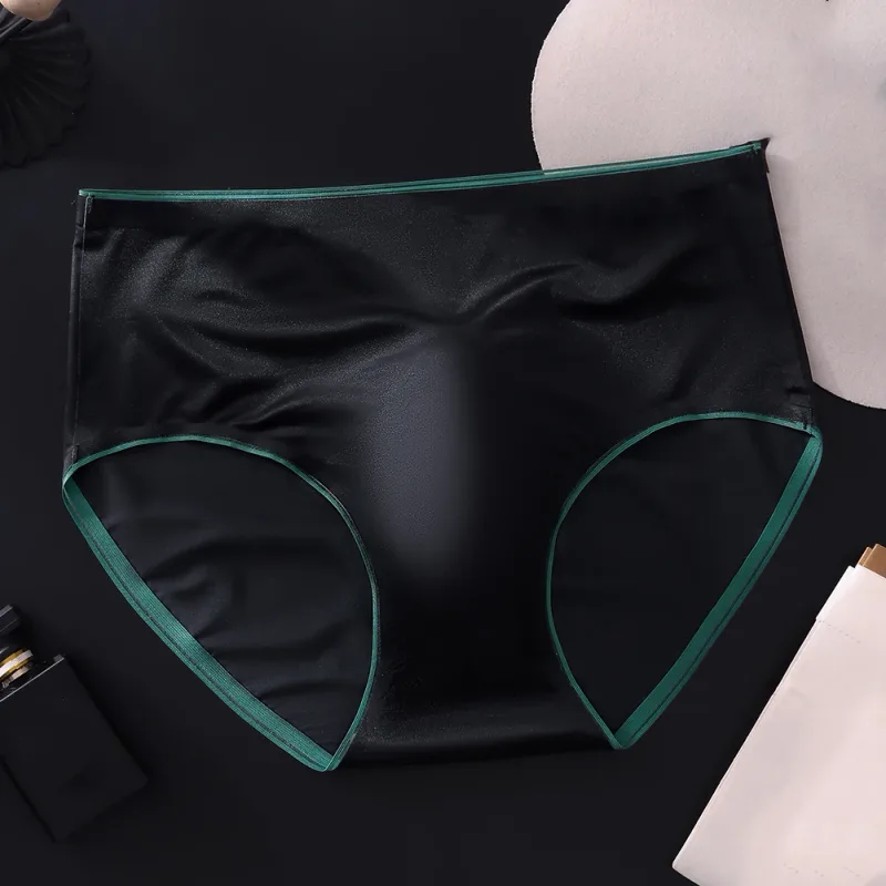 White Men Briefs Stylish Low Waist Panties Briefs 50 Polyamide 50 Spandex Solid Pattern Design Breathable Fabric