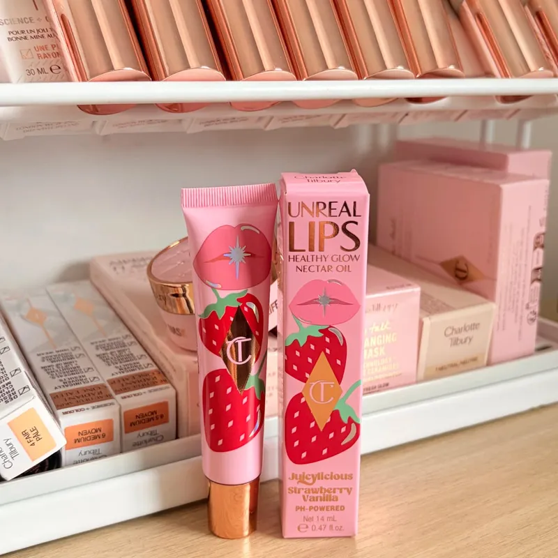 Σετ μακιγιάζ Charlotte Tilbury CT Highlighters Lip Blam 4 Χρώματα Παλέτα Σκιών για Χείλη Gloss Lip Blam Σετ Μαξιλάρι Talk Μεγάλης διάρκειας