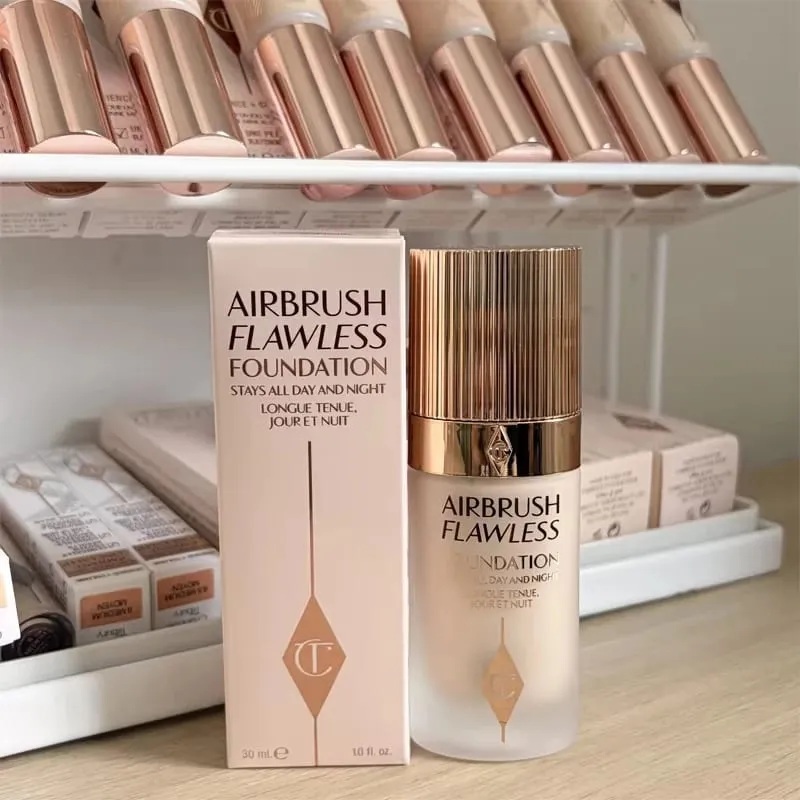 Charlotte Tilbury Lip Liner Set με αιθέριο έλαιο Silky Blush Foundation που είναι απαλό, ελαφρύ φυσικό και θολό μακιγιάζ — image 17