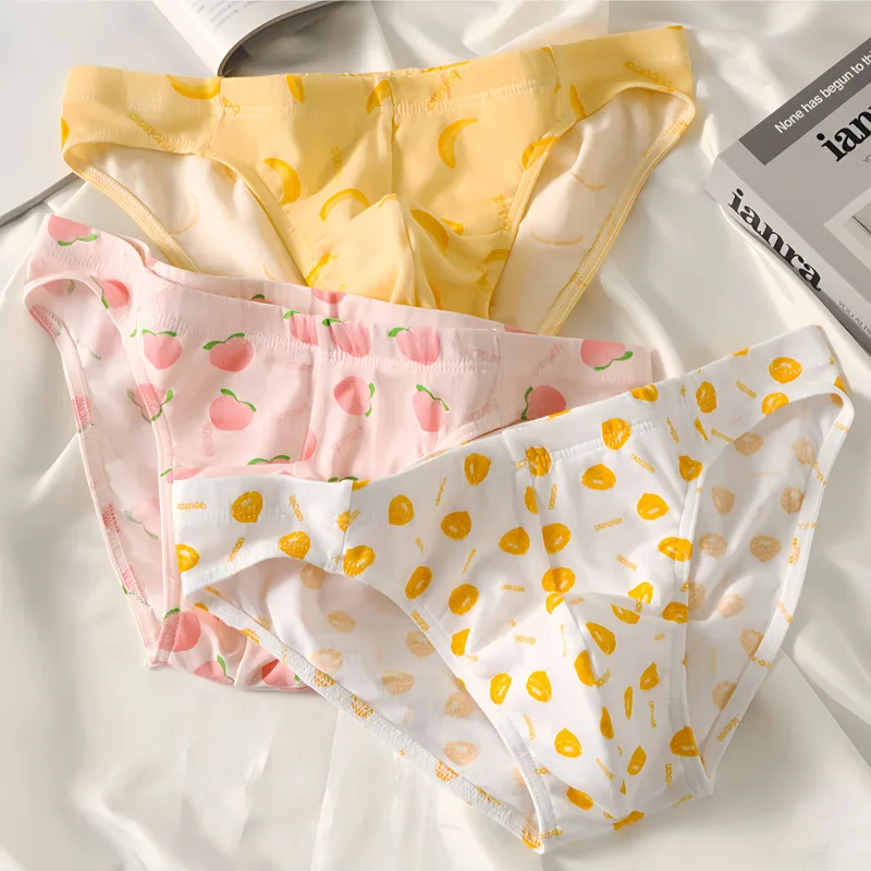 Pacote de três cuecas masculinas fofas e personalizadas de algodão com estampa de frutas, confortáveis ​​e adequadas para a pele, roupas íntimas casuais respiráveis ​​de cintura baixa para homens jovens
