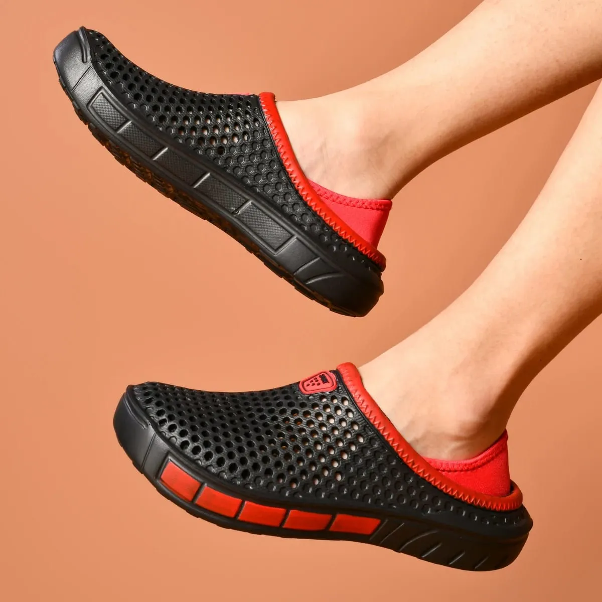 Breathable and lightweight these men's casual clogs are highly versatile! Available in multiple colors they redefine summer tr — image 5
