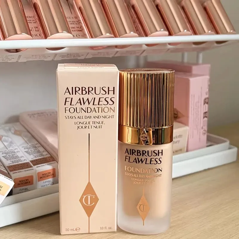 Charlotte Tilbury Lip Liner Set με αιθέριο έλαιο Silky Blush Foundation που είναι απαλό, ελαφρύ φυσικό και θολό μακιγιάζ — image 12