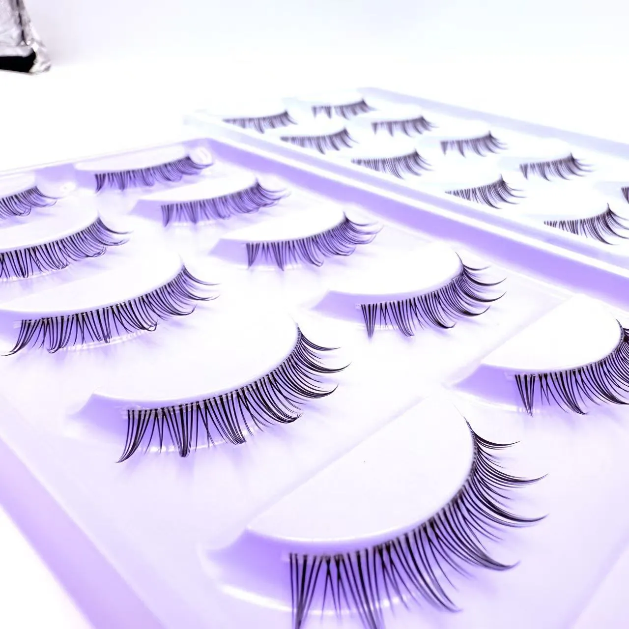 Amélioration des yeux doux et naturel 5 paires de faux cils tige transparente cils à bande naturelle douce