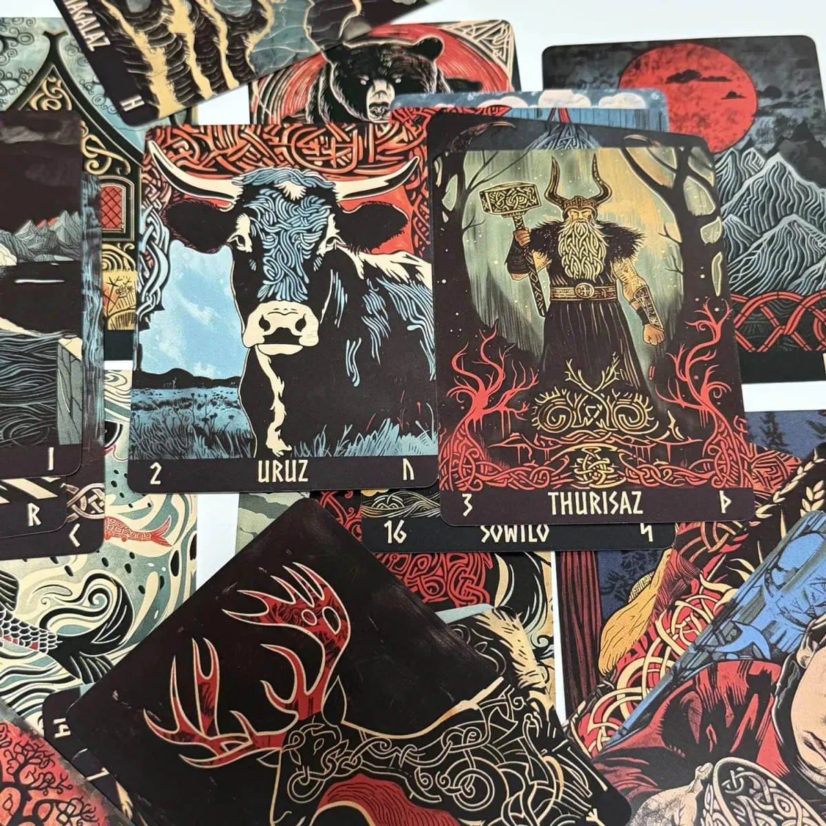 Deck de Runes gravées sur bois norvégien, 24 pièces, Version anglaise, The Elder Futhark Runes Oracle deck — image 5