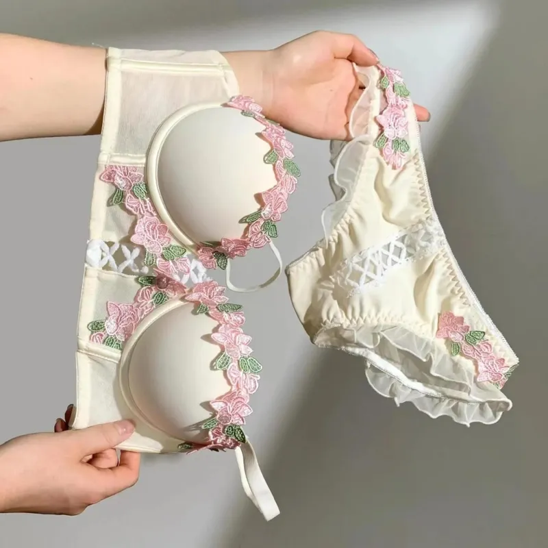 Victorian Underwear Set - Delicate Cream Bralette with Floral Stitch Retro Sweetheart Neckline for Petite Bust Elegance — image 10