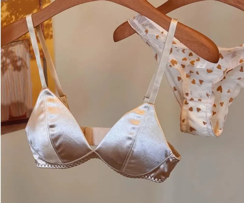 Sexy Satin Triangle Cup Non-Marking Bra Set Comfortable Wireless Lingerie for Large Breasts — image 9