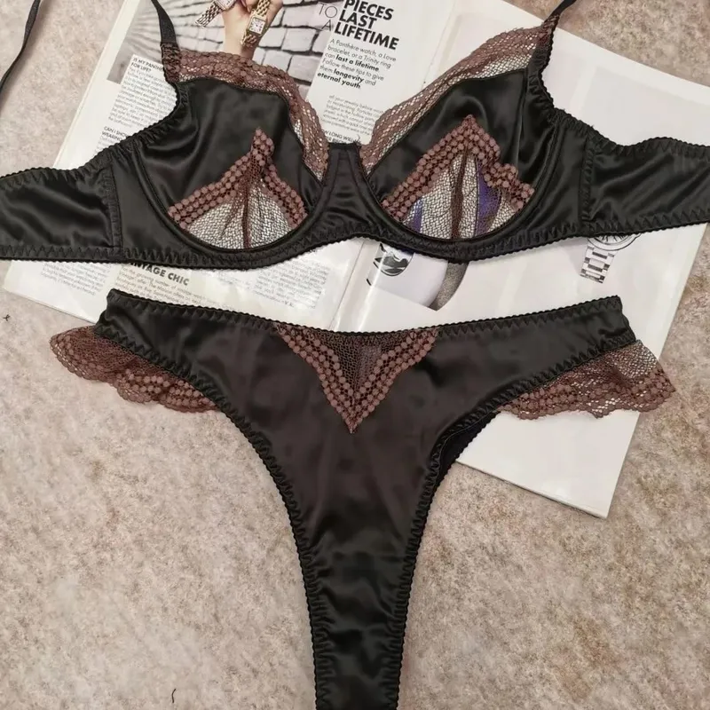 Παριζιάνικο Σετ Εσώρουχα | Chantilly Lace & Mesh Cutouts | Υποστήριξη EU 85B | Αβίαστα γαλλικά σέξι σουτιέν αδυνατίσματος