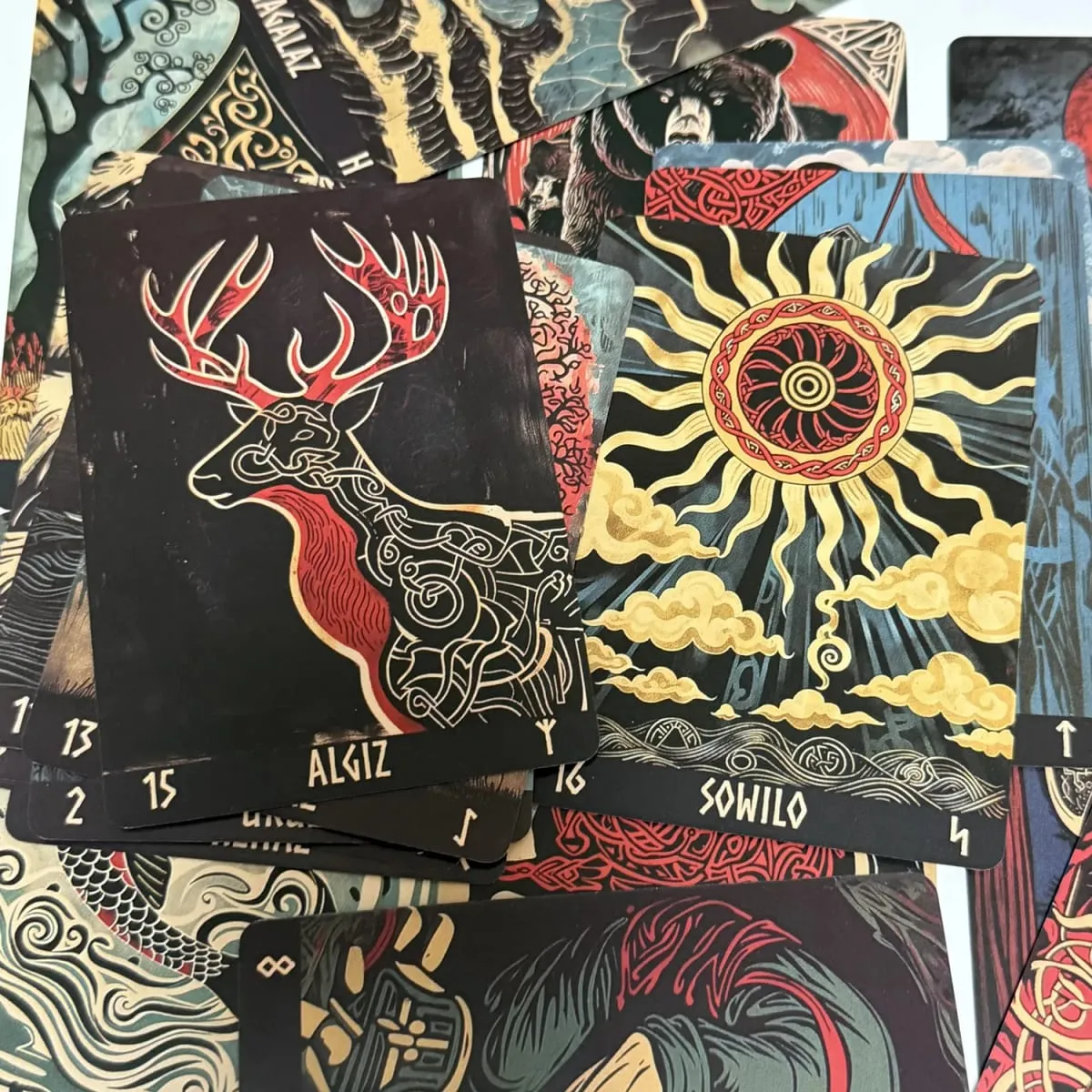 Deck de Runes gravées sur bois norvégien, 24 pièces, Version anglaise, The Elder Futhark Runes Oracle deck — image 4