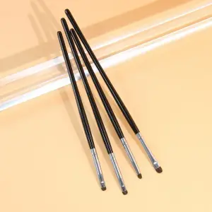 4pcs detall petit pinzell de maquillatge d'ombra d'ulls cabell de poni Ombra d'ulls de precisió Pinzells de maquillatge Tapered Smudge eines cosmètiques